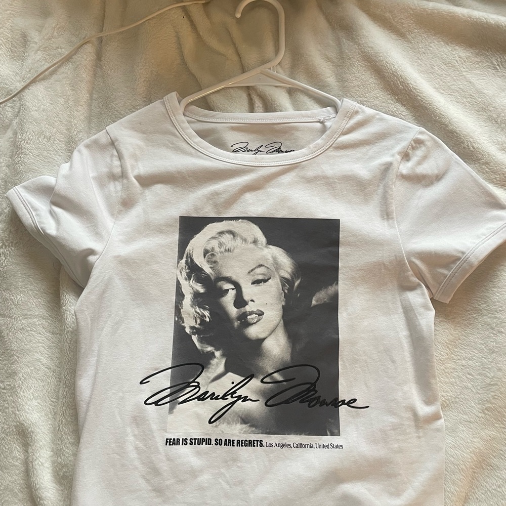 Marilyn Monroe White Tee with Black Portrait Graphic